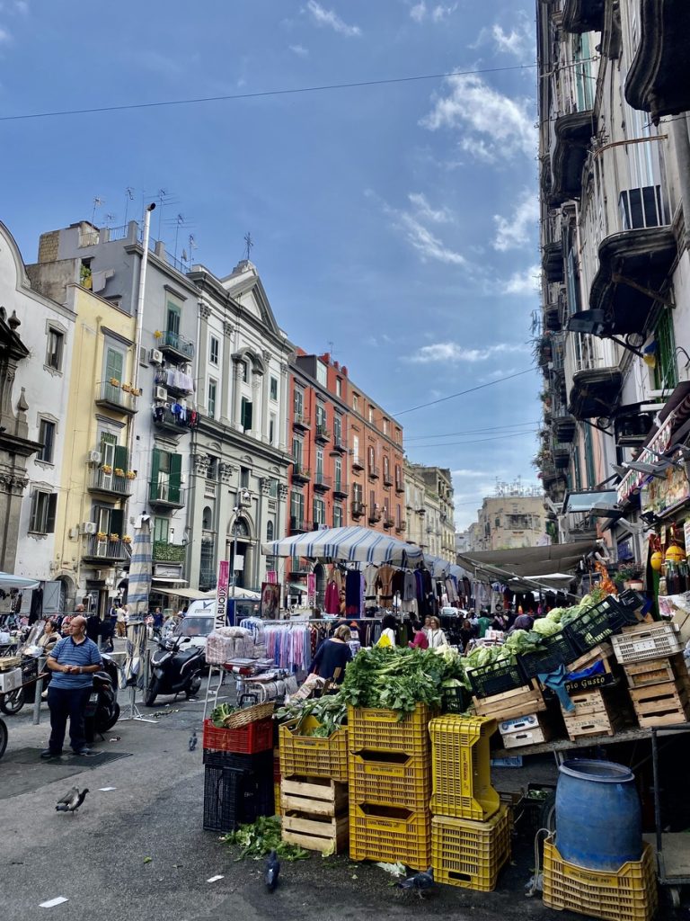 Markt in de wijk Rione Sanita